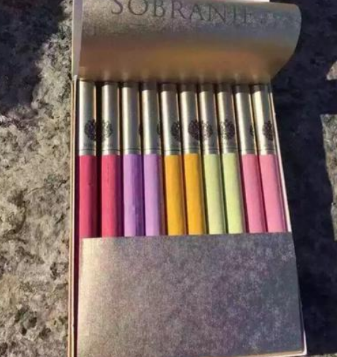 机场外烟代购(机场卖烟的在哪里买)